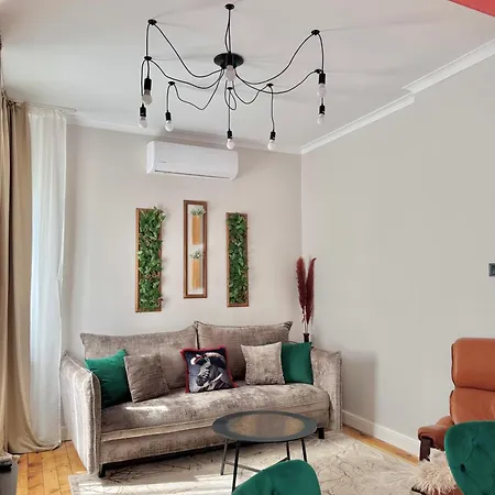 Luxury Center By Kvartiri Ltd